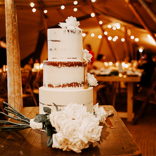 gold coast farm house wedding cake option