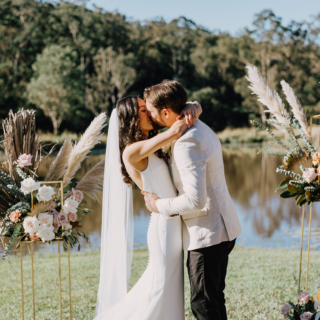 gold coast couple getting married at the point of the dam